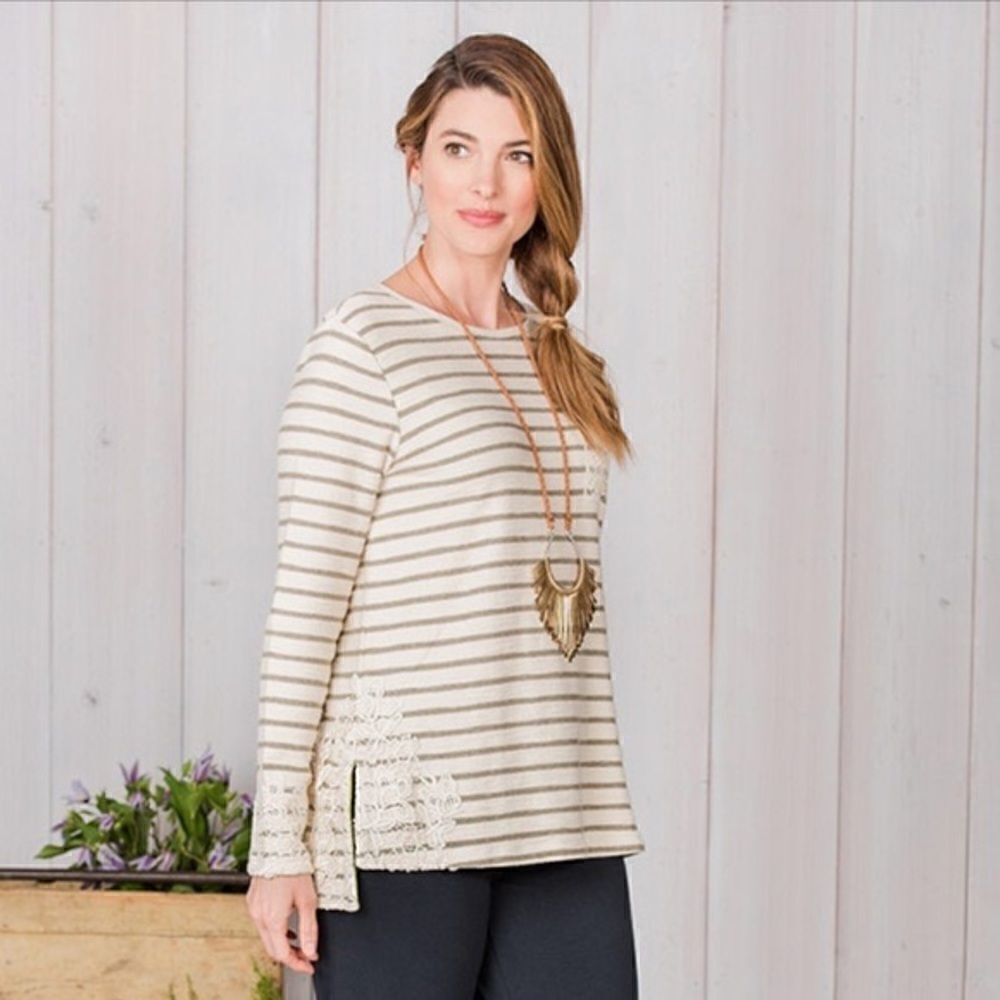 🌺3 FOR $20🌺 - Matilda Jane Classic With A Twist Textured Blouse Small